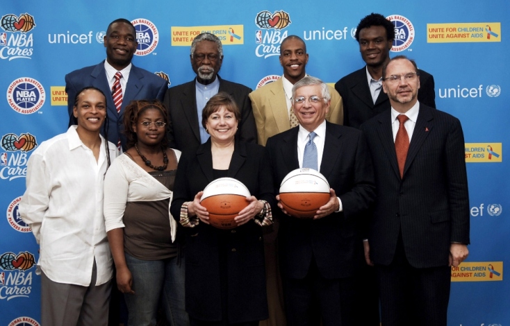 Ντικέμπε Μουτόμπο: Ένας αγαθός γίγαντας