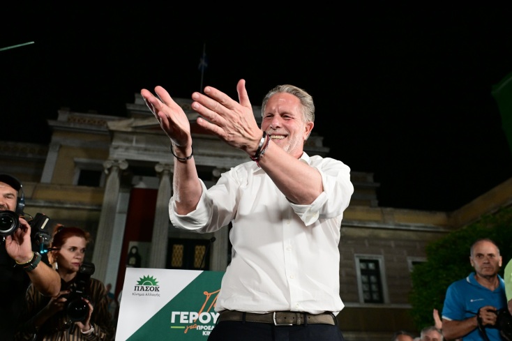Παύλος Γερουλάνος: Ο υποψήφιος για την ηγεσία του ΠΑΣΟΚ πραγματοποίησε την κεντρική του ομιλία στην Αθήνα - Εγγυήθηκε την απαρχή νέας πορείας νίκης.