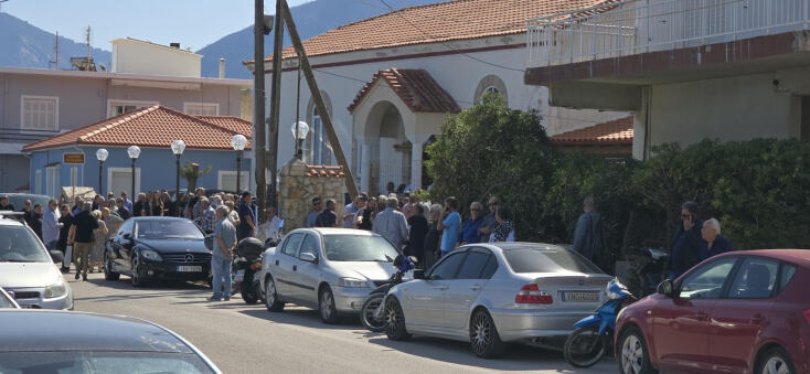 Στιγμιότυπο από τις κηδείες των δύο ανδρών στο Ξυλόκαστρο
