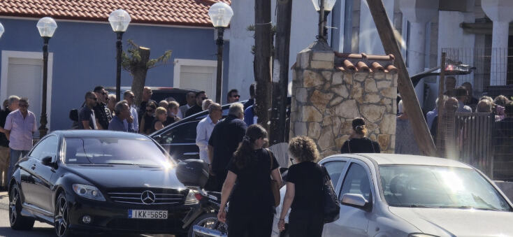 Στιγμιότυπο από τις κηδείες των δύο ανδρών στο Ξυλόκαστρο