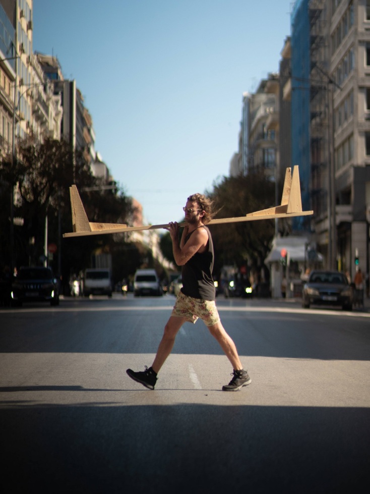 Θεσσαλονίκη: Γείτονες για μία μέρα - Μετά την Ιαπωνία και τη Γαλλία, μια ομάδα ανθρώπων «μετακομίζει» στο κέντρο της πόλης στήνοντας υπαίθριο νοικοκυριό