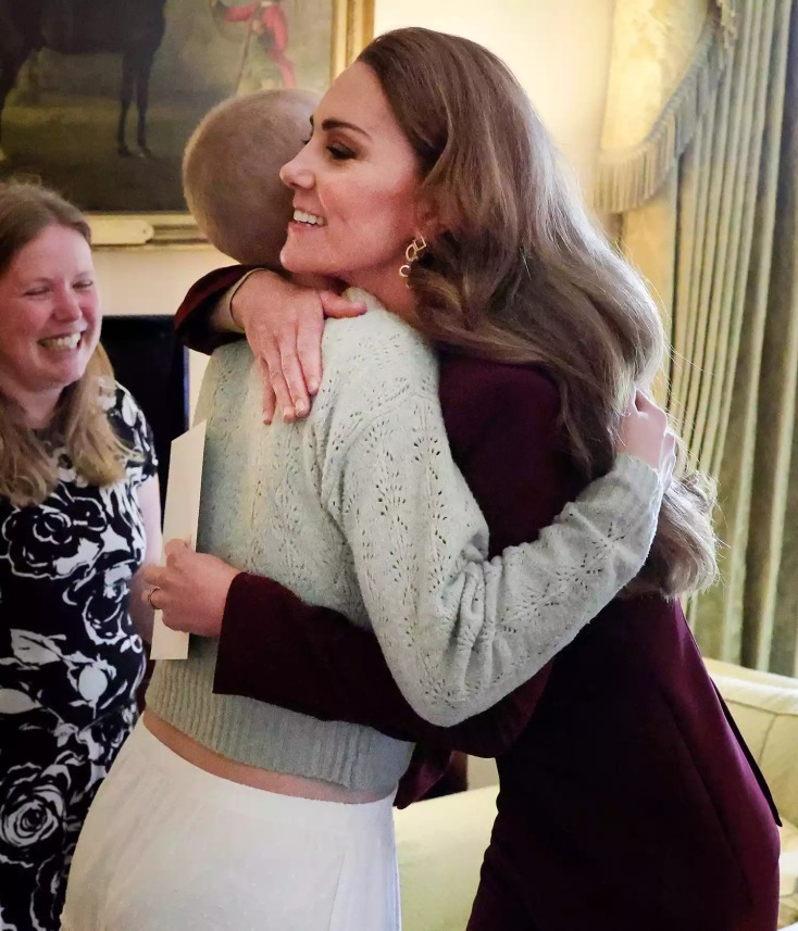 Η Κέιτ Μίντλετον και το παρασκήνιο της συνάντησής της με νεαρή καρκινοπαθή 