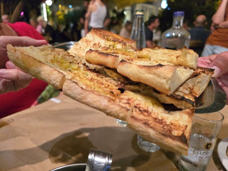 Παραδοσιακό, Σύνταγμα