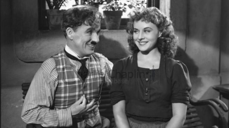  Στο γκέτο, ο ευγενικός κουρέας ερωτεύεται μια πλύστρα, τη Χάνα, την οποία υποδύεται η τότε σύζυγος του Τσάπλιν, Πολέτ Γκοντάρ