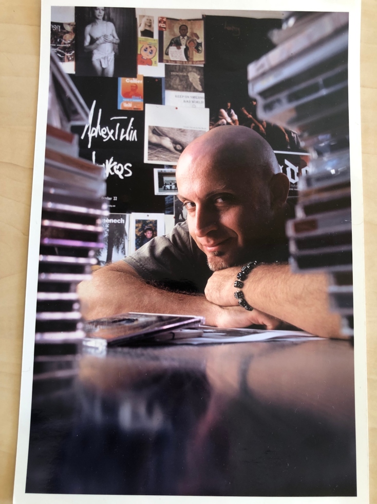 Ο Ηλίας Ασλάνογλου μας ξεναγεί στη δική του Αθήνα