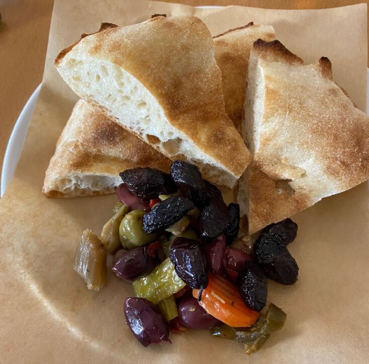 Στη Μουσουρλού, το καινούργιο γαστροκαφενείο-μεζετζίδικο του Ηλία Σκουλά