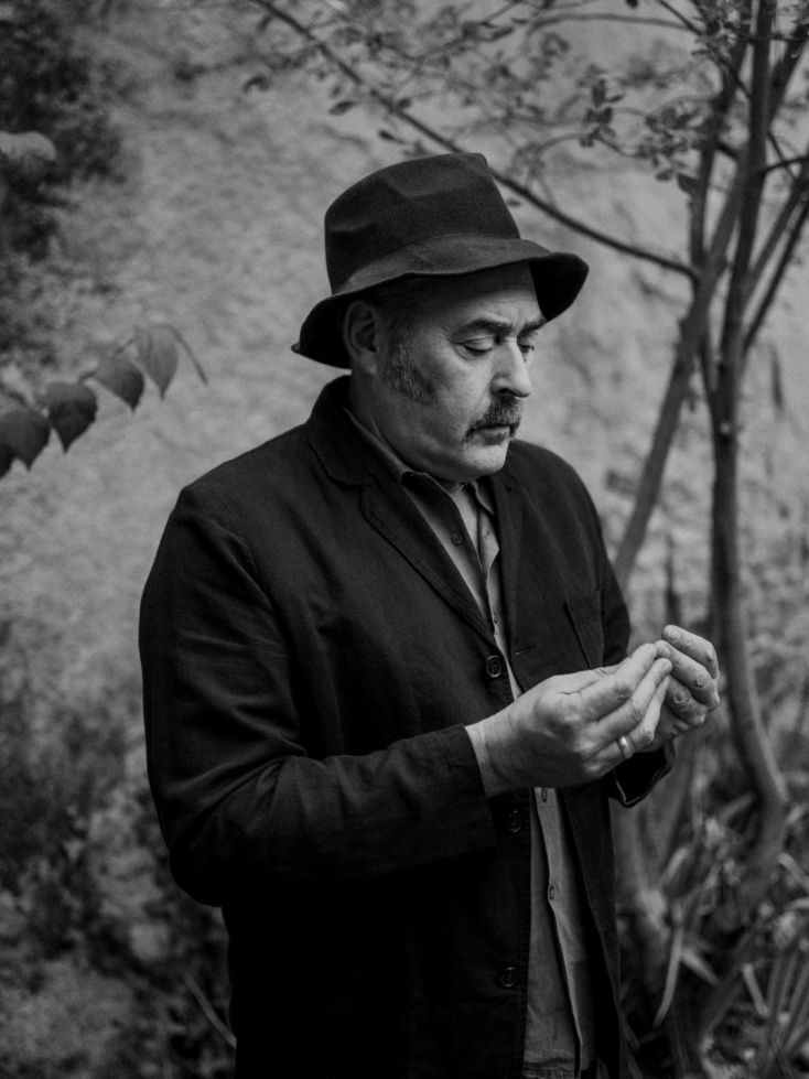 Tinderticks: Συνέντευξη με τον Stuart A. Staples για το νέο τους άλμπουμ «Soft Tissue», την εξέλιξη της μπάντας και τις προκλήσεις που αντιμετωπίζουν.