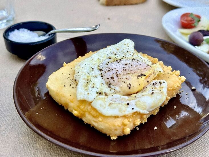 «Τρεις και ο κούκος»: ένα νόστιμο καφενείο στον Ροδώνα Φλώρινας