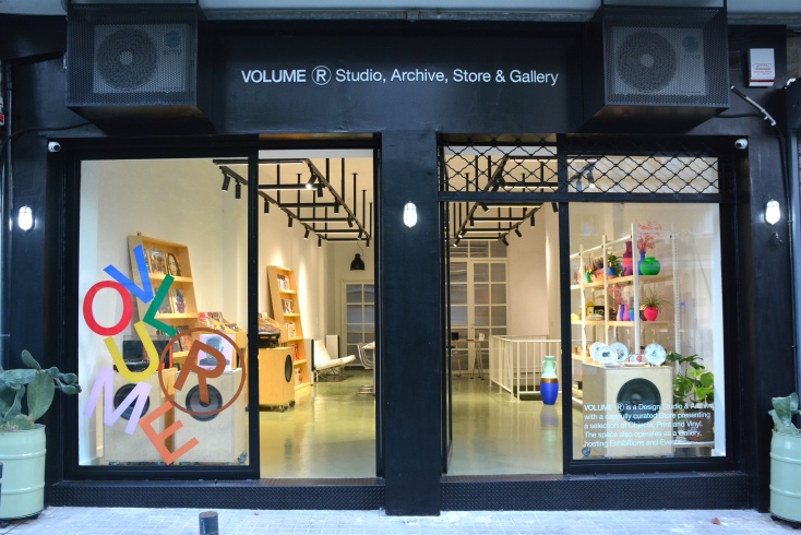 Το Volume R είναι ένας νέος χώρος, design studio, archive, concept store και gallery που δημιούργησαν στη Θεσσαλονίκη ο Νίκος Ράκκας και η Georgia P.  Με αφορμή τα εγκαίνια του Volume R την Πέμπτη 7/11, θα φιλοξενηθεί εκεί ο Γάλλος street art καλλιτέχνης Elwa στην πρώτη του έκθεση με τίτλο ELWAverse   