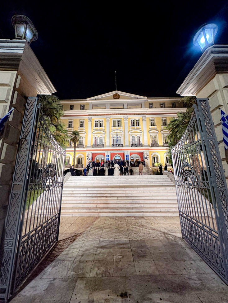 Φωταγωγήθηκε το Διοικητήριο στη Θεσσαλονίκη - Ανοίγει τις πύλες του στο κοινό για να μπορούν να το επισκέπτονται όσοι το επιθυμούν