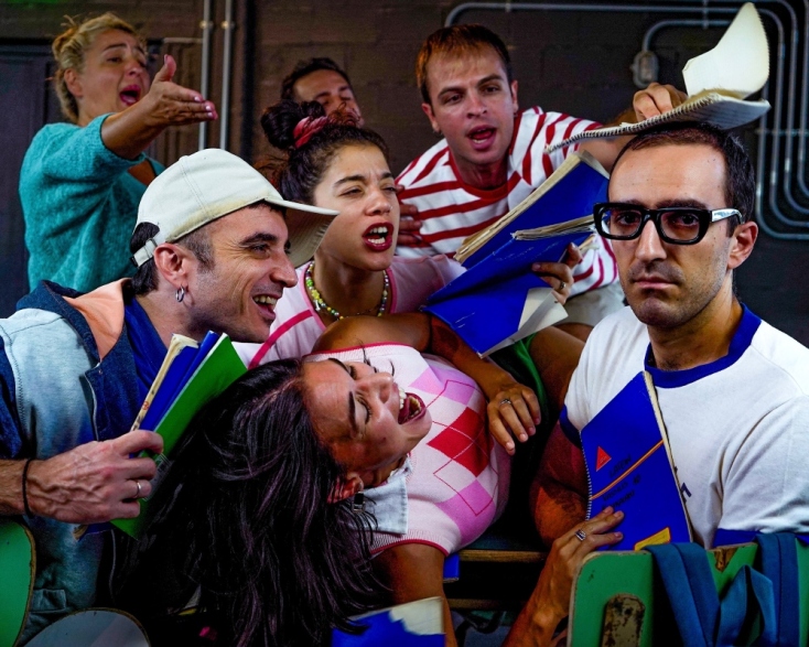 Παράσταση Είστε και φαίνεστε 