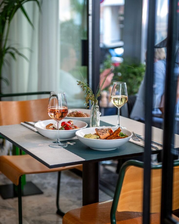 IT+, το δημοφιλές στέκι της Σκουφά μετακόμισε στη Βουκουρεστίου