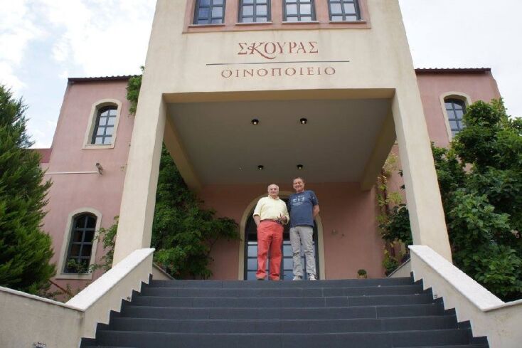 Στο Οινοποιείο Σκούρα