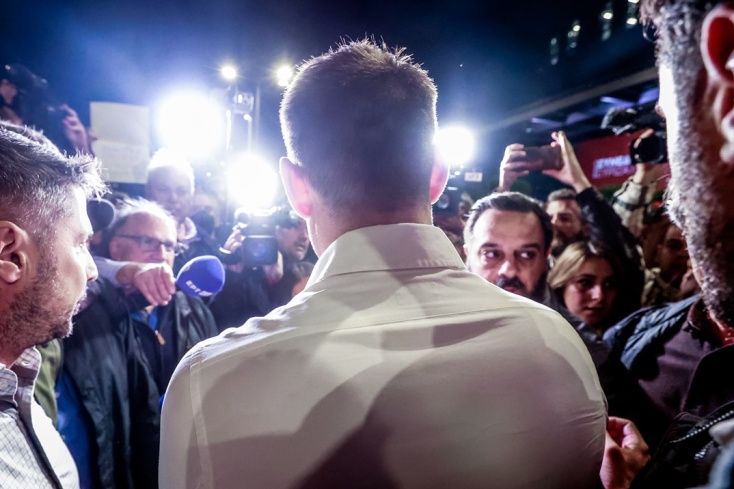 Πλάτη στον φωτογραφικό φακό ο Στέφανος Καασελάκης