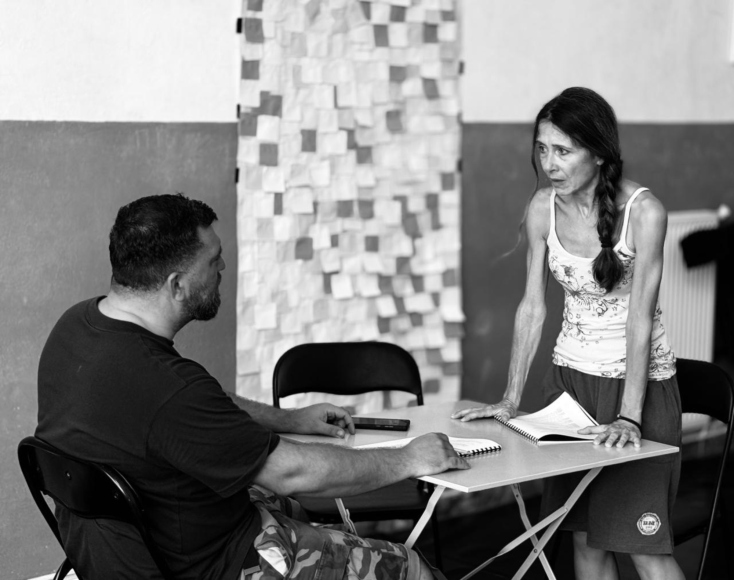 Anser: Συνέντευξη με τον ράπερ για τον πρωταγωνιστικό του ρόλο στη θεατρική παράσταση «Η Ατζέντα» που σκηνοθετεί ο Δημήτρης Αγοράς στο Altera Pars.