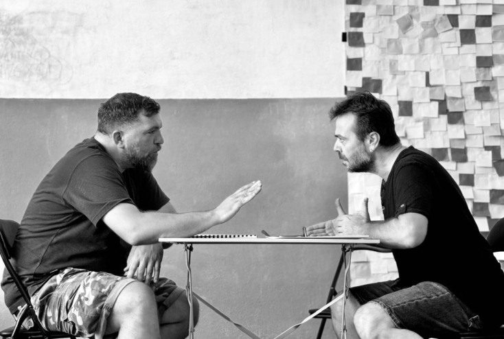 Anser: Συνέντευξη με τον ράπερ για τον πρωταγωνιστικό του ρόλο στη θεατρική παράσταση «Η Ατζέντα» που σκηνοθετεί ο Δημήτρης Αγοράς στο Altera Pars.