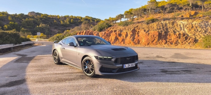 Το Ford Mustang Dark Horse είναι Ωμή Δύναμη 