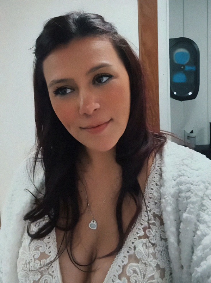 Τίτλος  Η απάντηση της νύφης που δεν πήγε κανείς στον γάμο της 