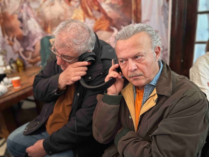 Η Κατάρα της Τζέλας Δελαφράγκα είναι μια σάτιρα της ελληνικής τηλεόρασης