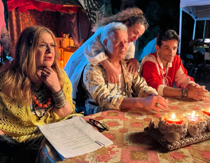 Η Κατάρα της Τζέλας Δελαφράγκα είναι μια σάτιρα της ελληνικής τηλεόρασης