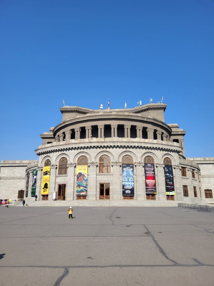 Όπερα: Kτίριο Σοβιετικής εποχής