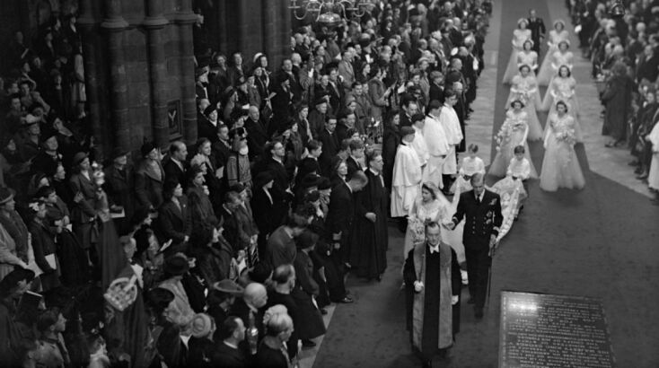 Το ζευγάρι παντρεύτηκε μπροστά σε 2.000 καλεσμένους στο Αβαείο του Ουέστμινστερ, με την τελετή να μεταδίδεται τηλεοπτικά από το BBC. 