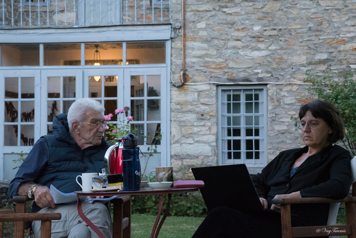 Γιάννης Μπουτάρης και Μαρία Μαυρικάκη στο σπίτι του στο Νυμφαίο