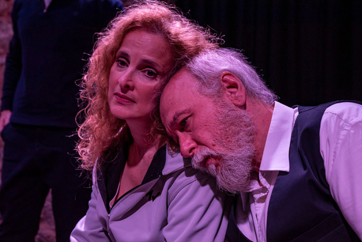 «Κράτα με» στο θέατρο Εν Αθήναις - Δημήτρης Καραβιώτης, Τζίνη Παπαδοπούλου © Σπύρος Μπακάλης