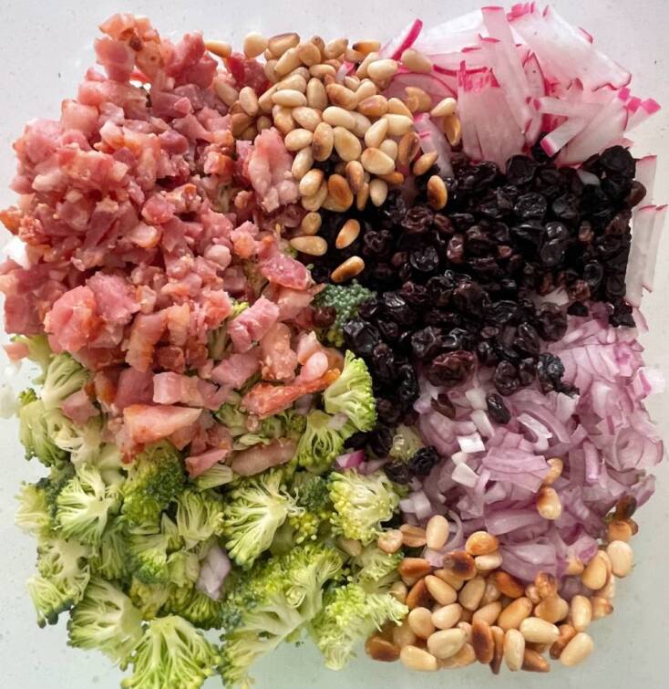 Τραγανή σαλάτα με ωμό μπρόκολο