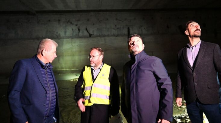 «Αν δεν είχαμε προχωρήσει άμεσα στον καθαρισμό, μια έντονη βροχόπτωση θα μπορούσε να οδηγήσει σε τραγωδία, με καταστροφικές πλημμύρες σε μια τόσο πυκνοκατοικημένη περιοχή» είπε ο Νίκος Χαρδαλιάς