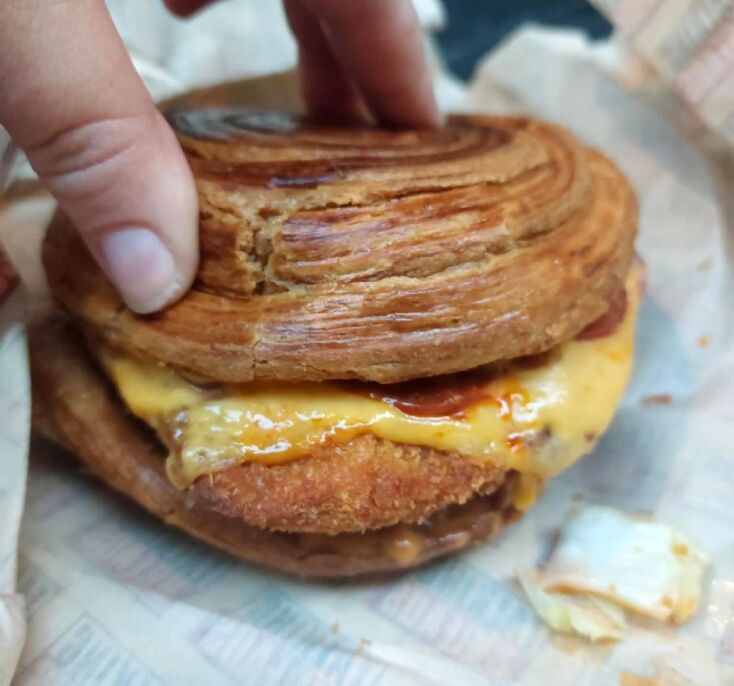 Πού θα βρεις το burger-κρουασάν;