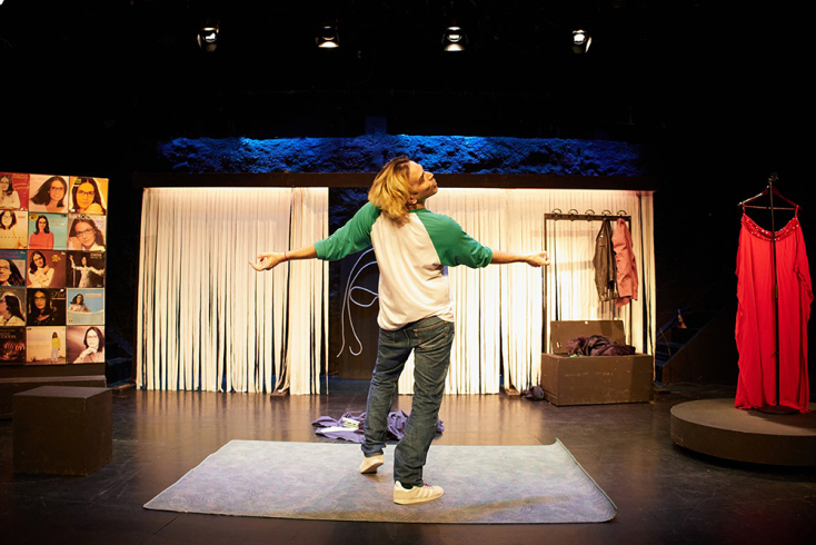 Κερδίστε διπλές προσκλήσεις για την παράσταση «Όταν μεγαλώσω, θα γίνω Νάνα Μούσχουρη»