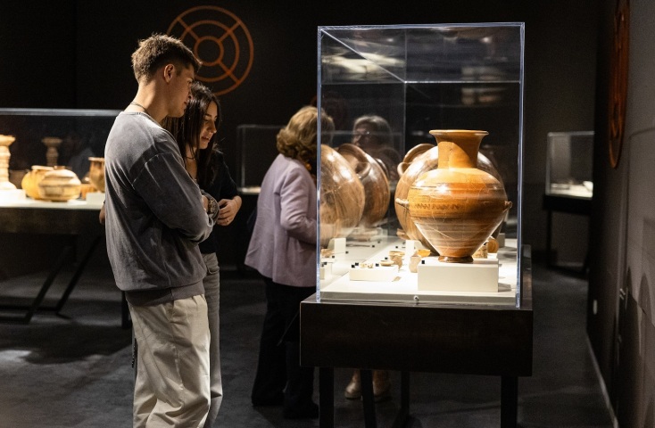 Οι εκδηλώσεις που ετοιμάζει το Μουσείο Ακρόπολης για την περίοδο των Χριστουγέννων με εορταστικά προγράμματα για μικρούς και μεγάλους.