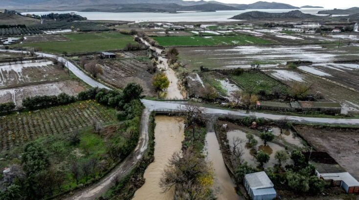 Πολλά χωριά της Λήμνου πλημμύρισαν και βρέθηκαν βυθισμένα κάτω από τόνους λάσπης