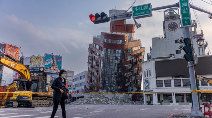 Οι σεισμοί κάθε άλλο παρά ασυνήθιστο φαινόμενο είναι για τη νήσο, η οποία βρίσκεται κοντά στο σημείο που συναντώνται δύο τεκτονικές πλάκες