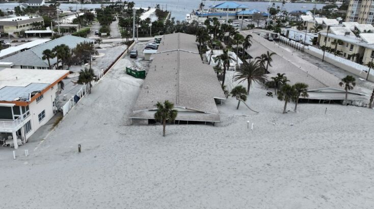 Ο «τυφώνας του αιώνα» χτύπησε με σφοδρότητα τη Φλόριντα με ανέμους άνω των 165 χιλιομέτρων την ώρα 