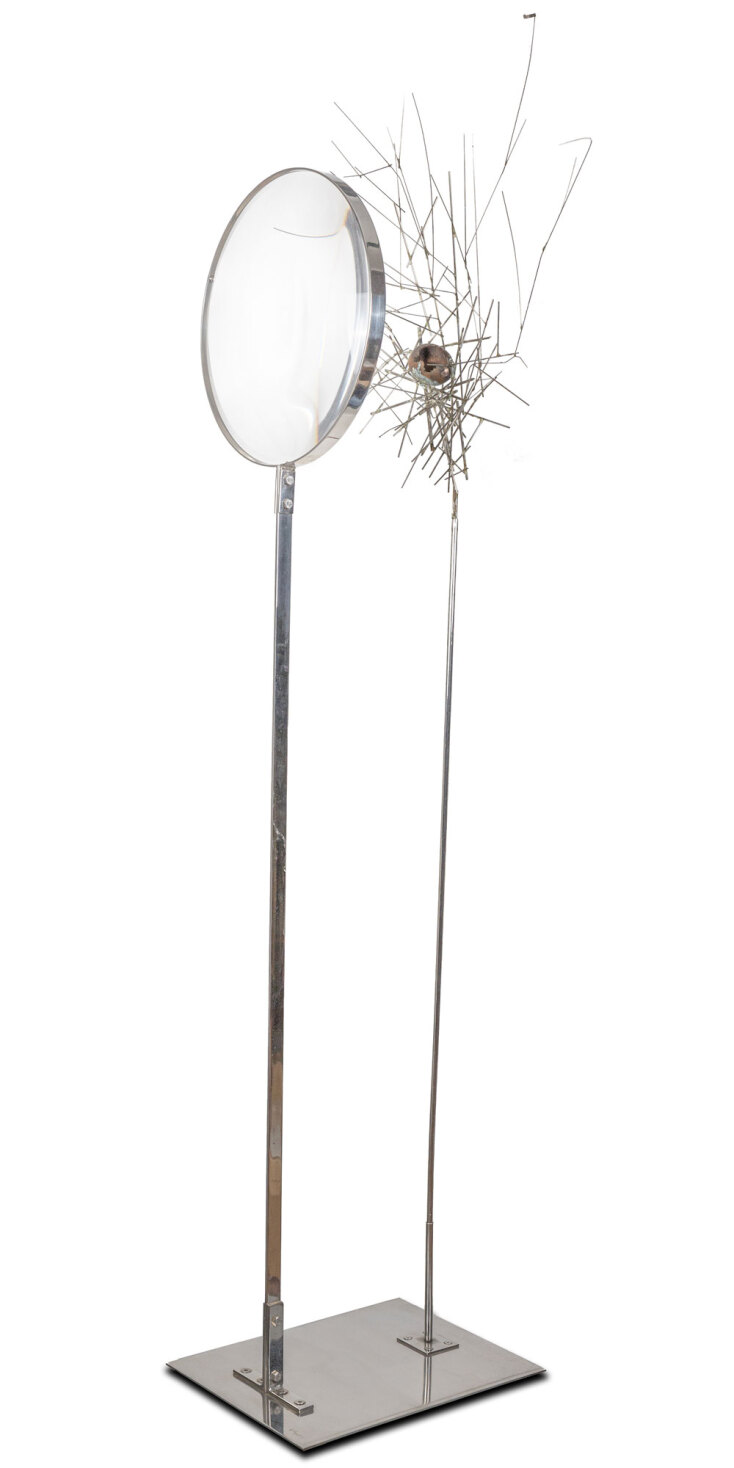 Lot 49, Γιώργος Ζογγολόπουλος, Φακός με φωλιά (1988). Ανοξείδωτος χάλυβας και plexiglass. Ύψος 153 cm, Εκτίμηση €8.000-12.000