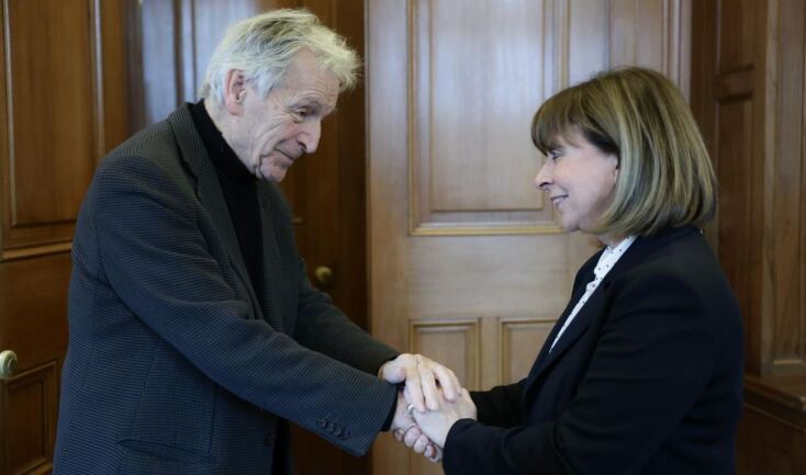 Η Κατερίνα Σακελλαροπούλου συναντήθηκε με τον σκηνοθέτη Κώστα Γαβρά