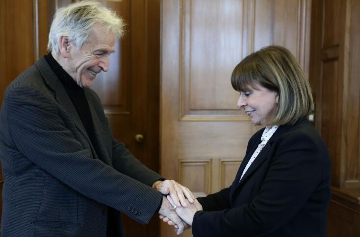 Η Κατερίνα Σακελλαροπούλου συναντήθηκε με τον σκηνοθέτη Κώστα Γαβρά