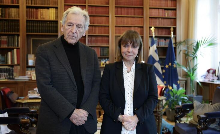 Η Κατερίνα Σακελλαροπούλου συναντήθηκε με τον σκηνοθέτη Κώστα Γαβρά