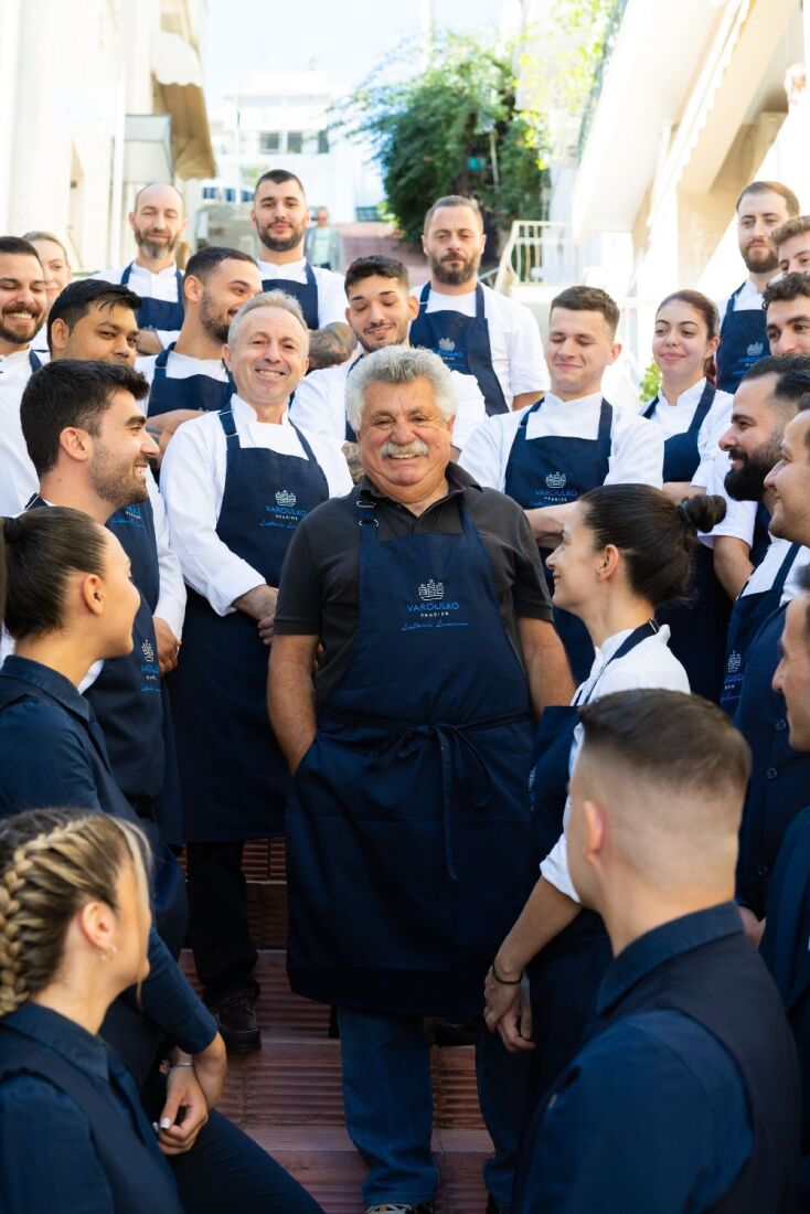 Ο Λευτέρης Λαζάρου και η ομάδα του