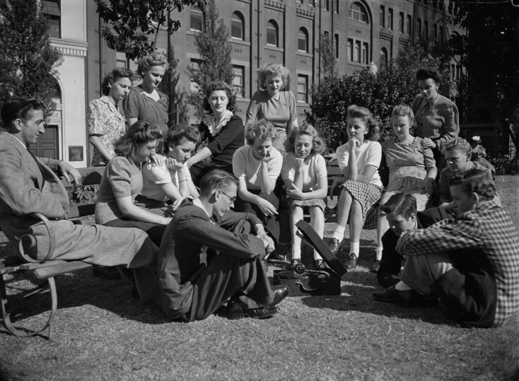 Σαν σήμερα 12 Δεκεμβρίου 1915 γεννήθηκε ο Φρανκ Σινάτρα - Ο τραγουδιστής και ηθοποιός με την τεράστια καριέρα που απέκτησε το προσωνύμιο «Η Φωνή».