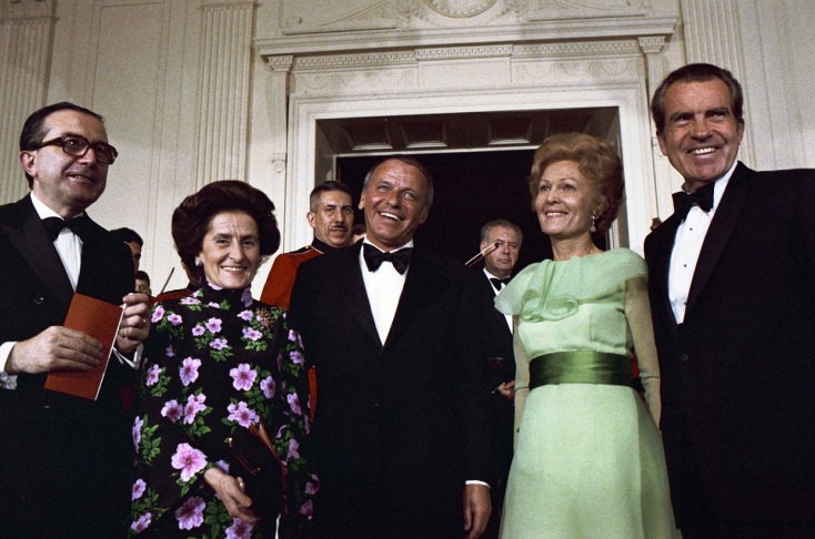 Σαν σήμερα 12 Δεκεμβρίου 1915 γεννήθηκε ο Φρανκ Σινάτρα - Ο τραγουδιστής και ηθοποιός με την τεράστια καριέρα που απέκτησε το προσωνύμιο «Η Φωνή».