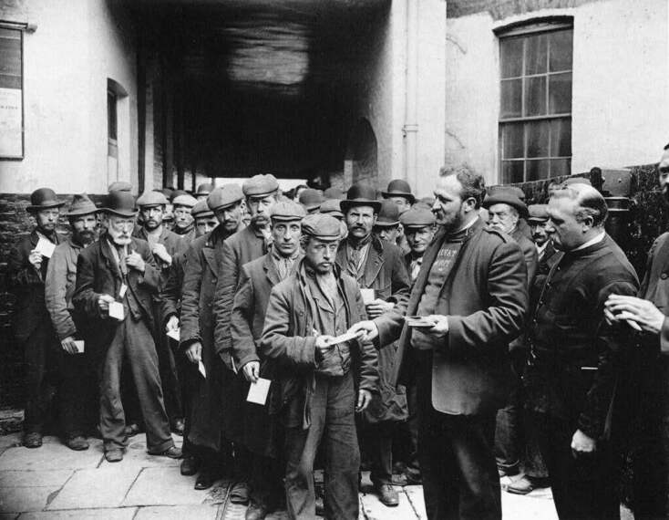 Από τα άσυλα των φτωχών στην αδελφότητα των αλητών 