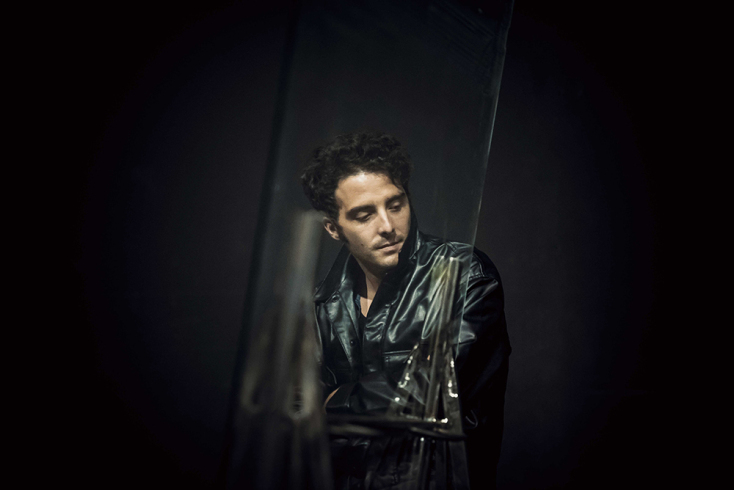 Κριτική του Δημήτρη Τσατσούλη για το έργο «Γυάλινος κόσμος» του Τενεσί Ουίλιαμς, σε σκηνοθεσία Αντόνιο Λατέλα, στο Θέατρο Τέχνης Καρόλου Κουν