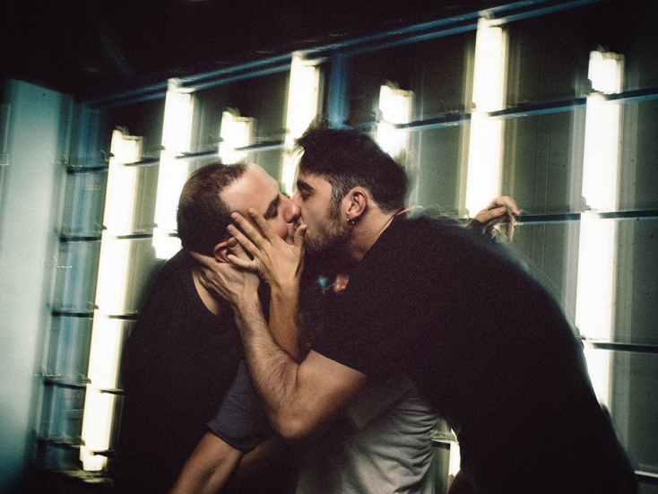 Κριτική του Δημήτρη Τσατσούλη για το έργο «Γυάλινος κόσμος» του Τενεσί Ουίλιαμς, σε σκηνοθεσία Αντόνιο Λατέλα, στο Θέατρο Τέχνης Καρόλου Κουν