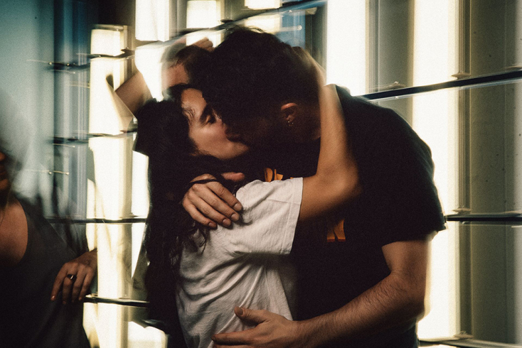 Κριτική του Δημήτρη Τσατσούλη για το έργο «Γυάλινος κόσμος» του Τενεσί Ουίλιαμς, σε σκηνοθεσία Αντόνιο Λατέλα, στο Θέατρο Τέχνης Καρόλου Κουν