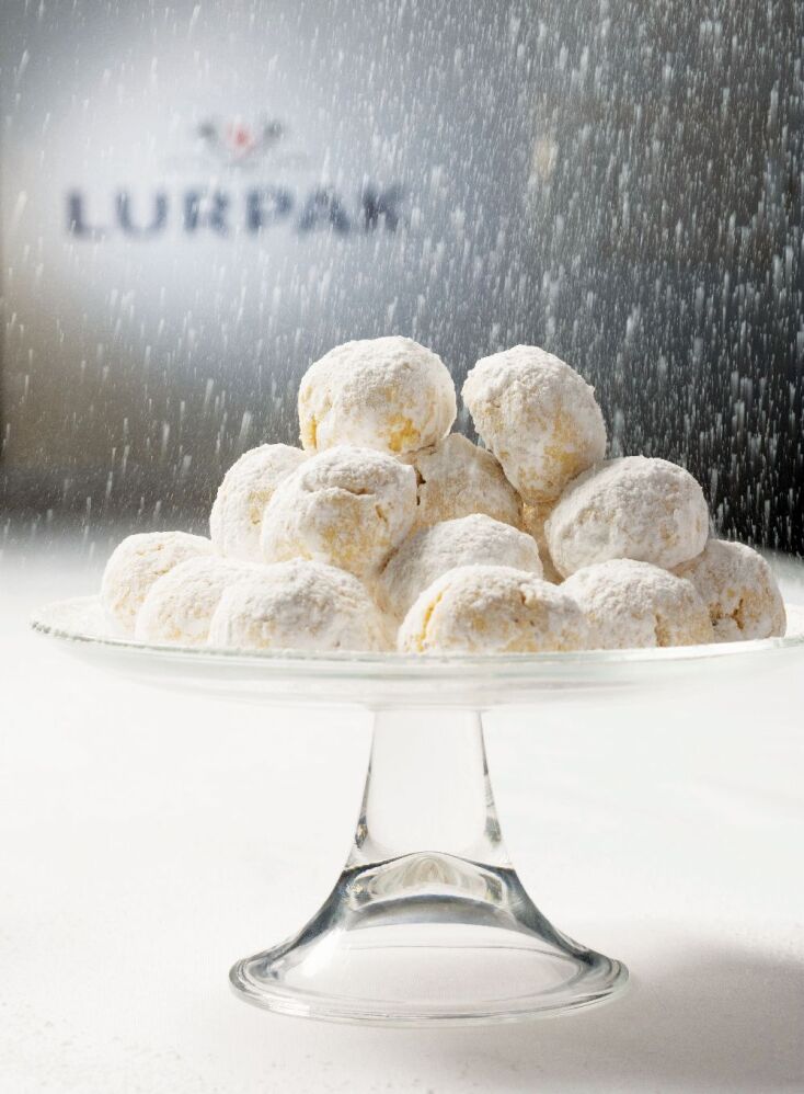 Συνταγή για κουραμπιέδες με καραμελωμένα αμύγδαλα από τον Στέλιο Παρλιάρο