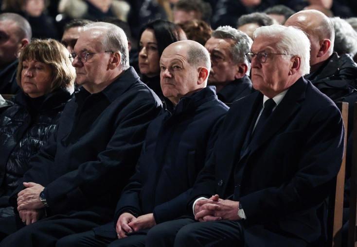 Γερμανία - Επίθεση σε χριστουγεννιάτικη αγορά στο Μαγδεμβούργο: Η κυβέρνηση Σολτς στόχος επικρίσεων - Ο 50χρονος Σαουδάραβας γιατρός ήταν γνωστός στις αρχές.