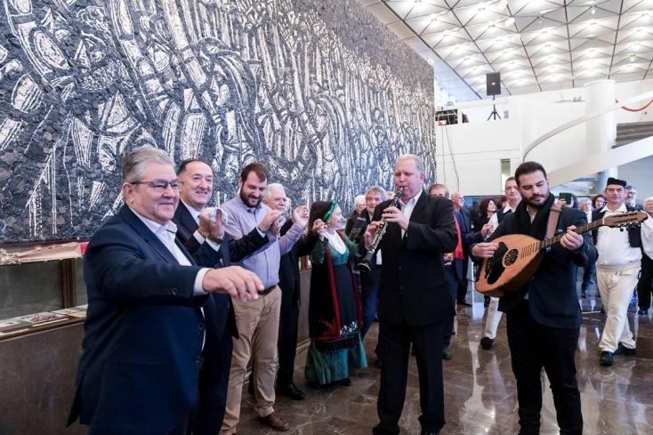 Ο Δημήτρης Κουτσούμπας χόρεσψε